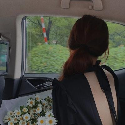 弱比少男闯女校